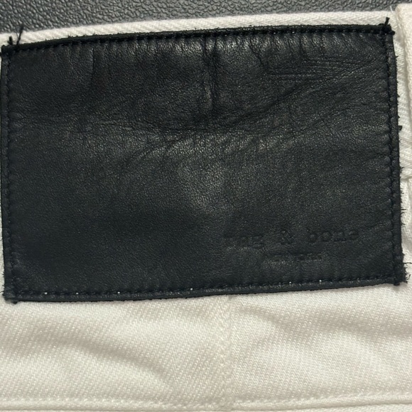 Rag & Bone Branson Snap-Front Twill Shorts Size
2 White Mid-Rise - Picture 13 of 14